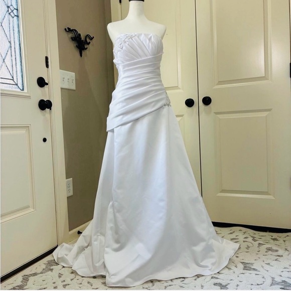 David’s Bridal Wedding Dress Size 12-14 White Strapless Satin Beaded LNWT - Picture 4 of 16